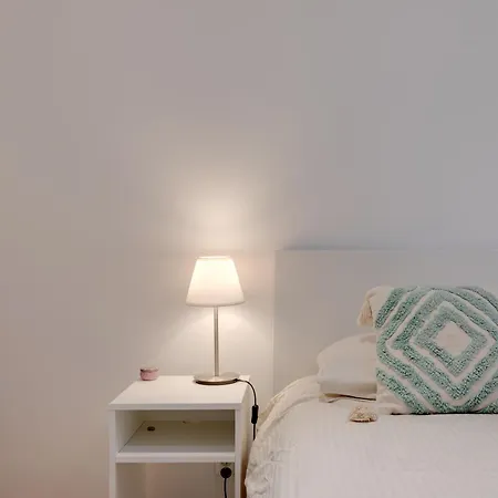 Newly Renovated Charming Downtown Appartamento