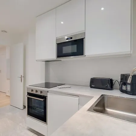 Newly Renovated Charming Downtown Appartement *
