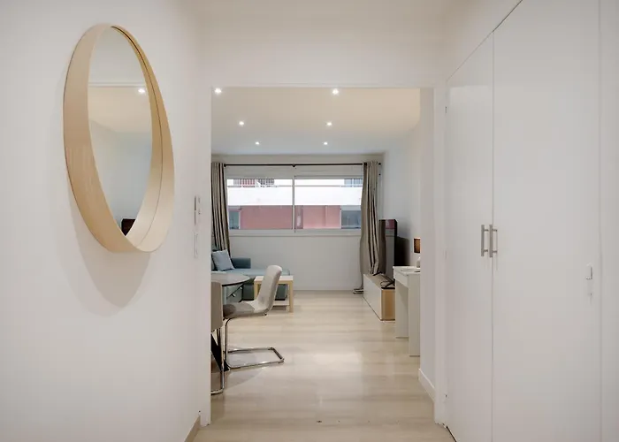 Newly Renovated Charming Downtown Lejlighed